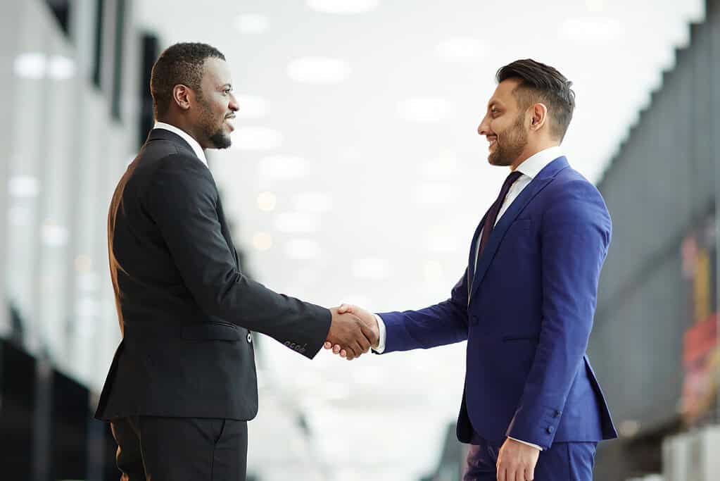 Real Estate Agent vs Mortgage Broker